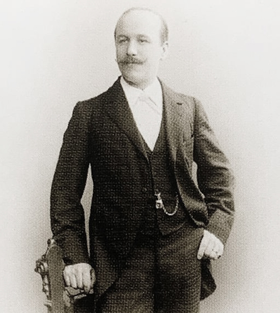 Schwarz-weiß-Bild von Hans Lorenz, dem Gründer von Juwelier Lorenz in Berlin Friedenau