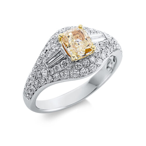 Ring Farbiger Diamant