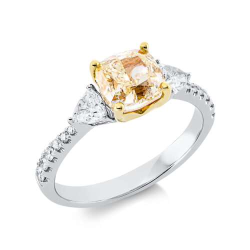 Ring Farbiger Diamant