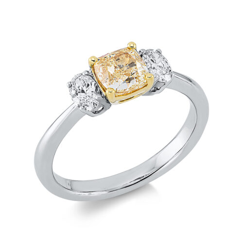 Ring Farbiger Diamant