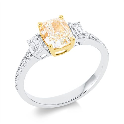 Ring Farbiger Diamant