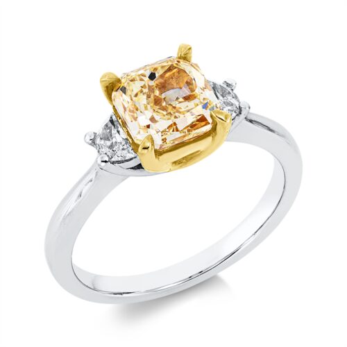 Ring Farbiger Diamant