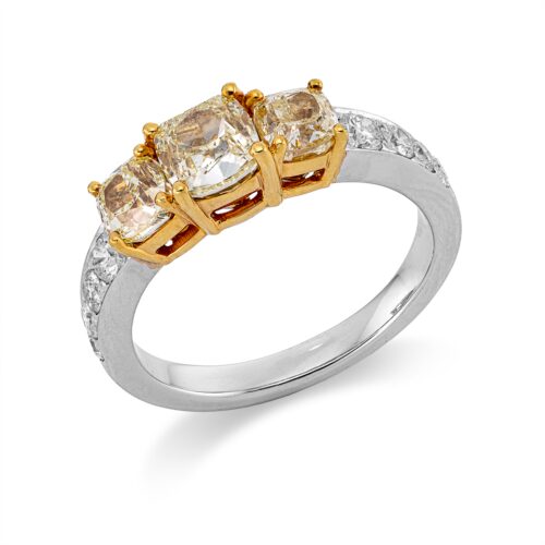 Ring Farbiger Diamant
