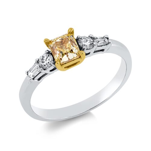Ring Farbiger Diamant