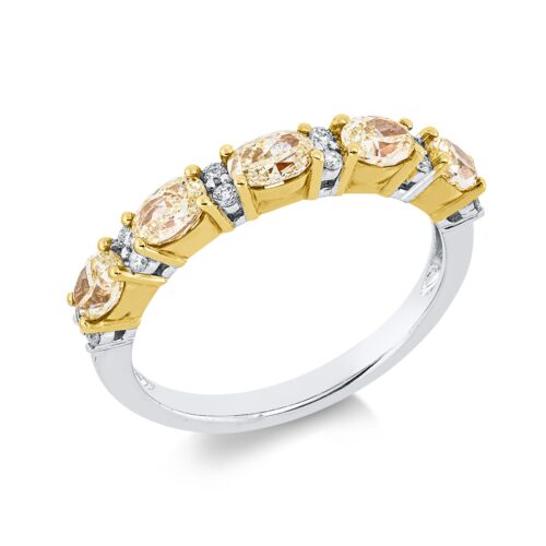 Ring Farbiger Diamant