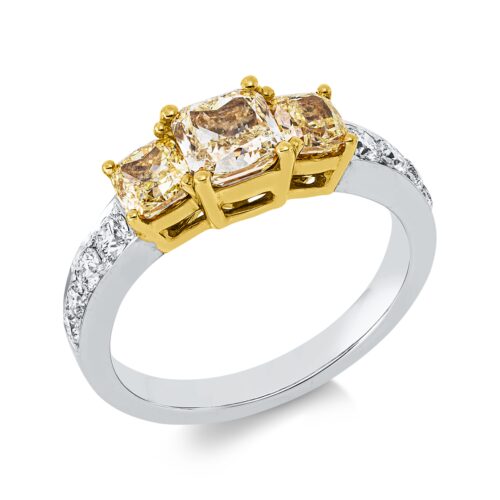 Ring Farbiger Diamant